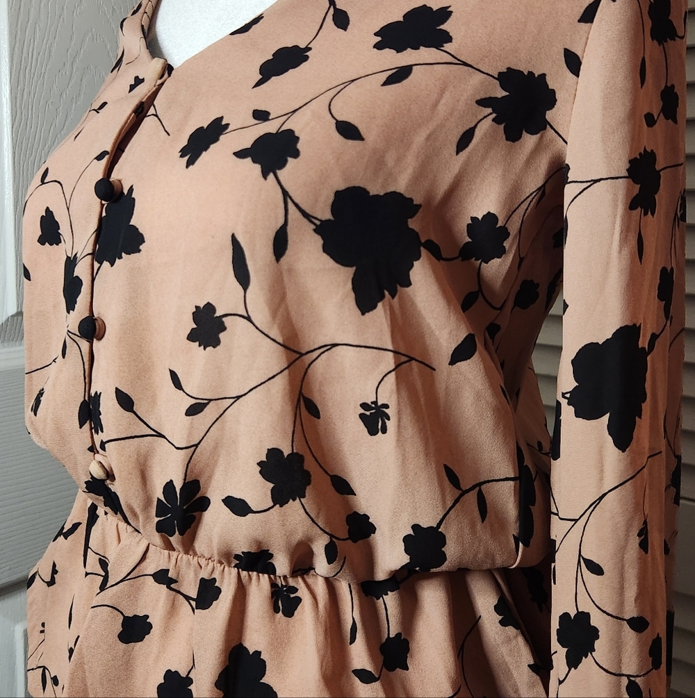 XS Dusty Pink Peach With Black Floral Design Sienna Sky Blouse